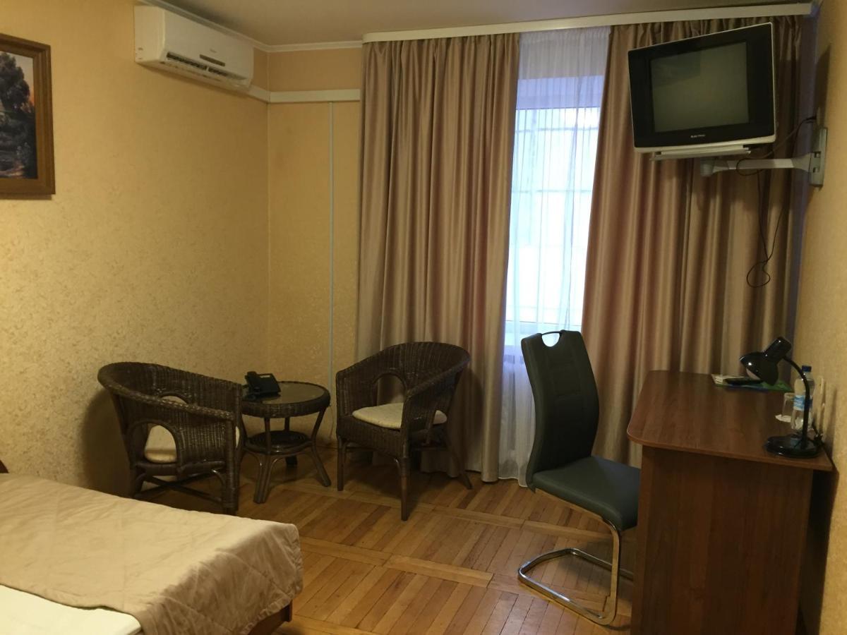 Hotel Tourist Rivne Eksteriør billede