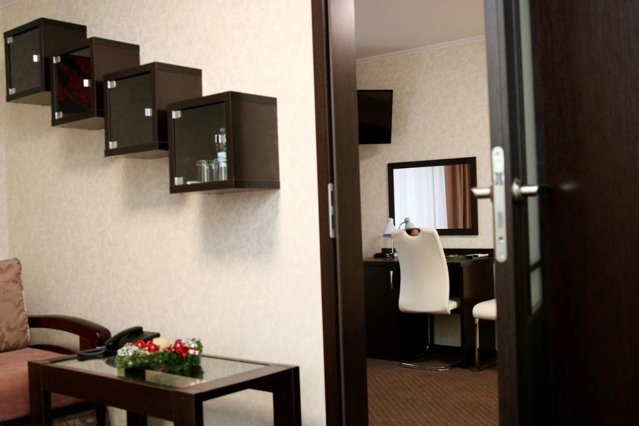 Hotel Tourist Rivne Eksteriør billede