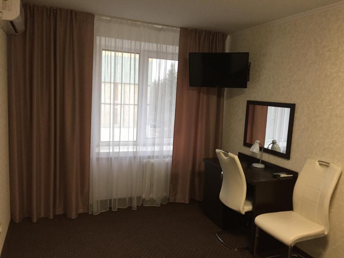 Hotel Tourist Rivne Eksteriør billede