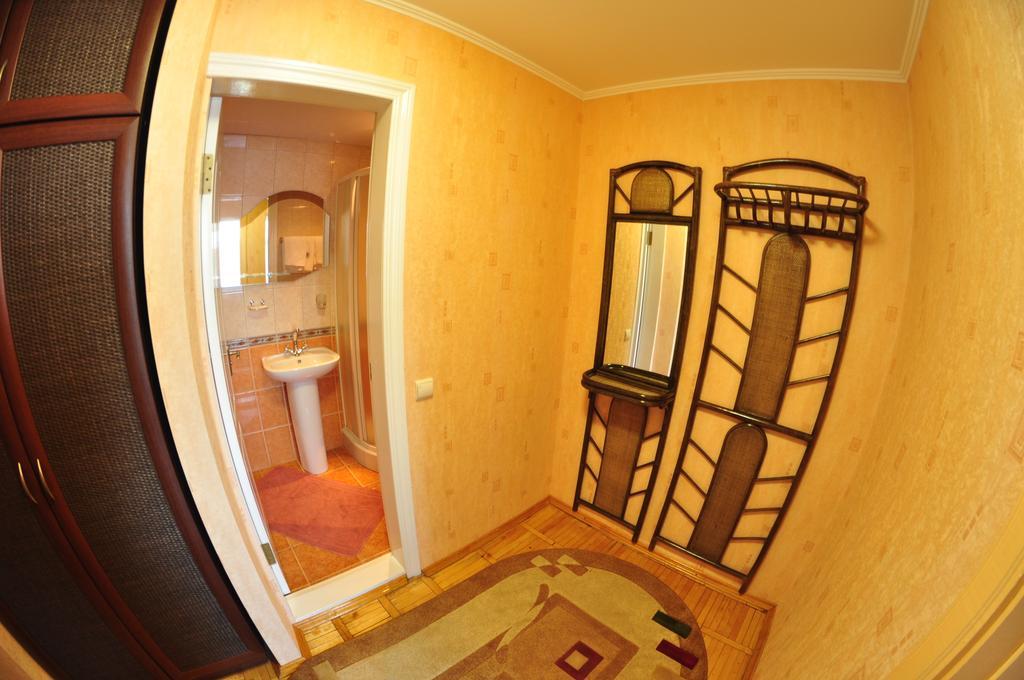 Hotel Tourist Rivne Eksteriør billede