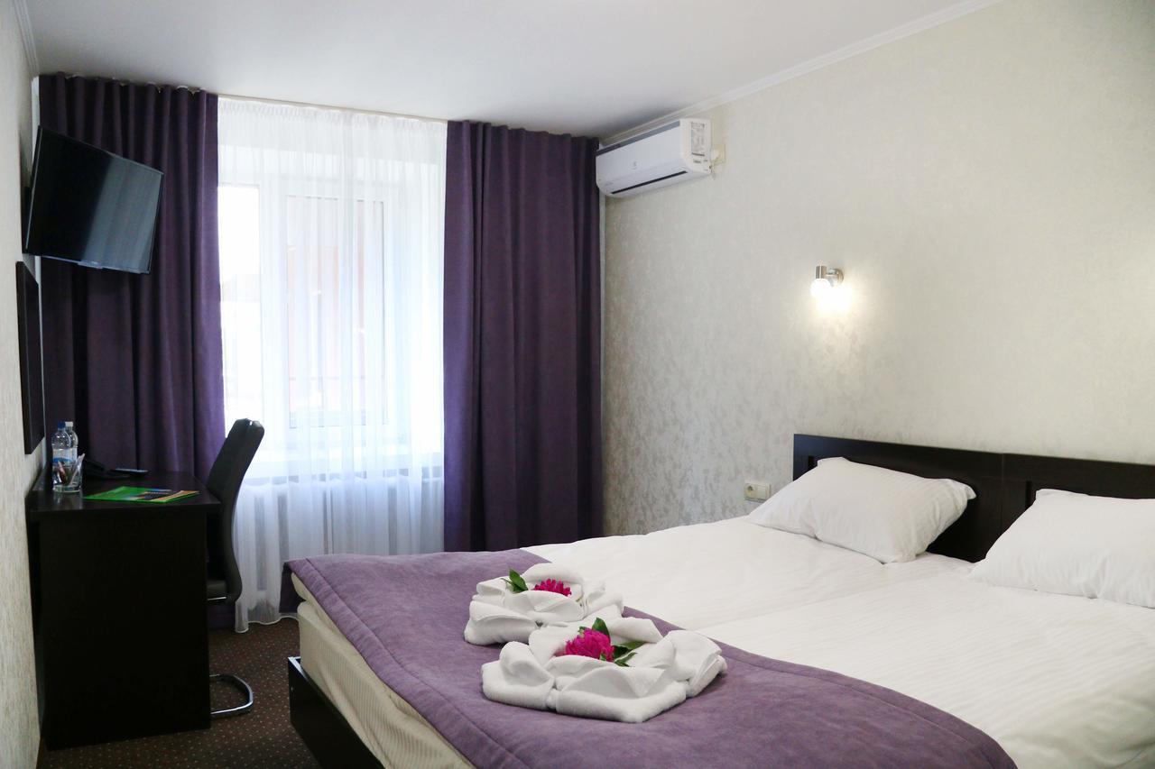 Hotel Tourist Rivne Eksteriør billede