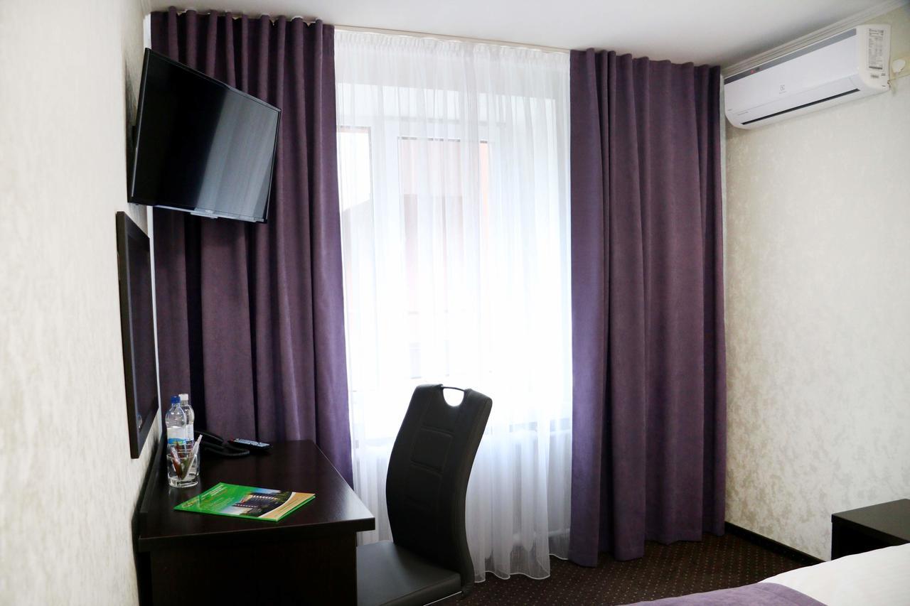 Hotel Tourist Rivne Eksteriør billede