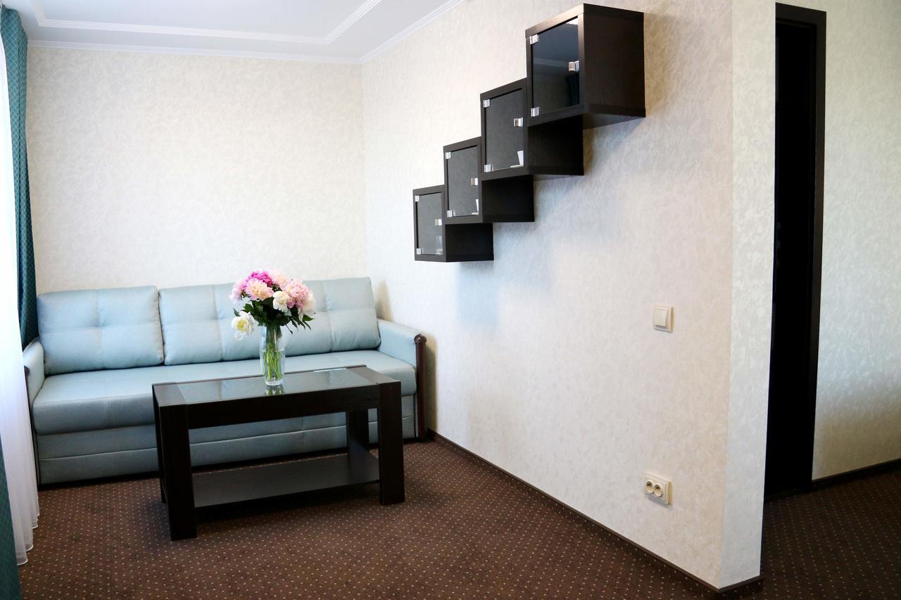 Hotel Tourist Rivne Eksteriør billede